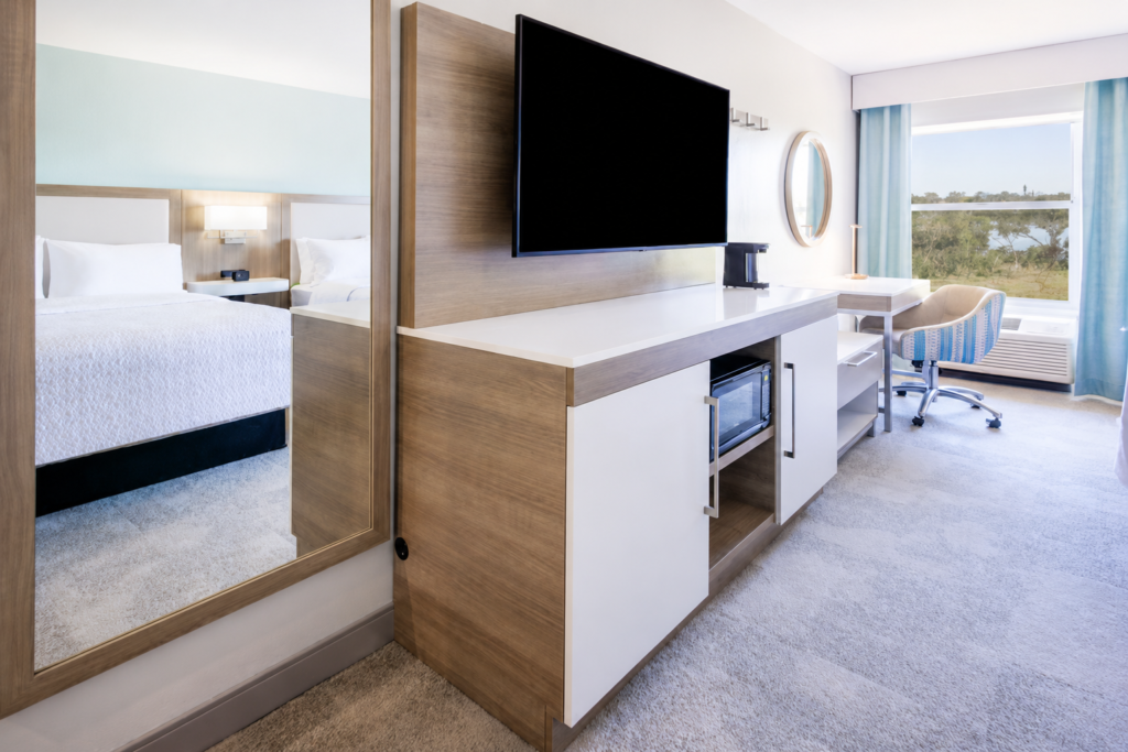 in-house-vs-outsourced-housekeeping-cost