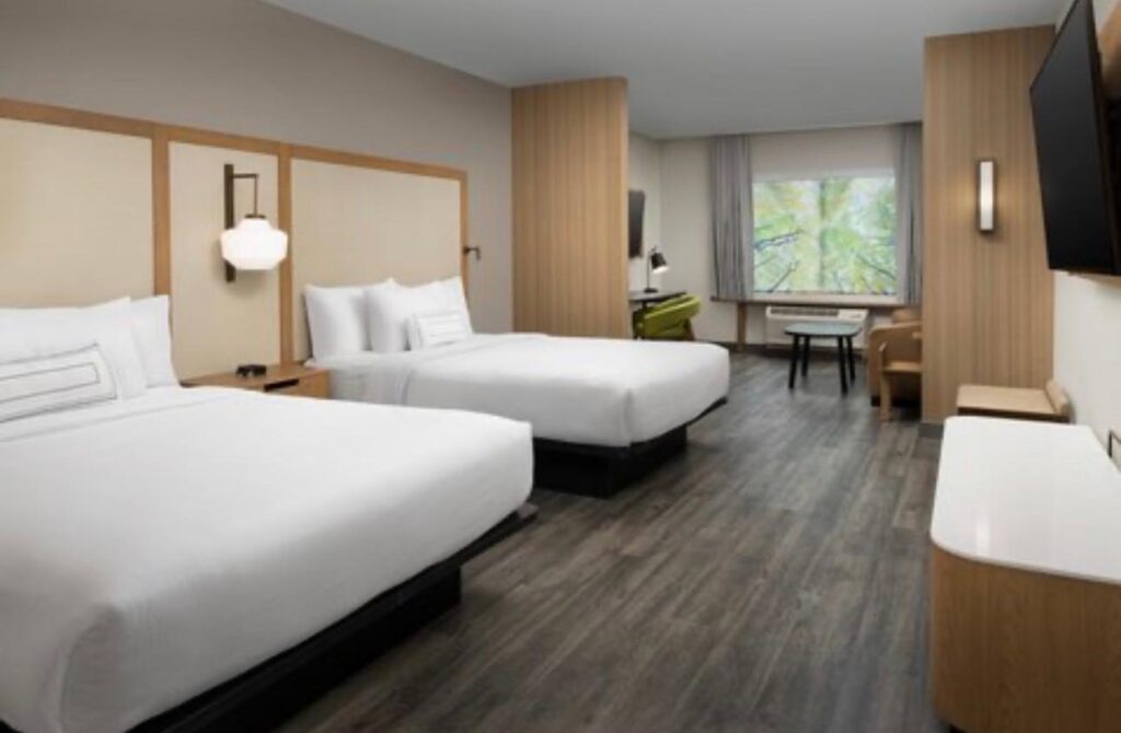 Slug: housekeeping-turnover-impact-hotel-operations